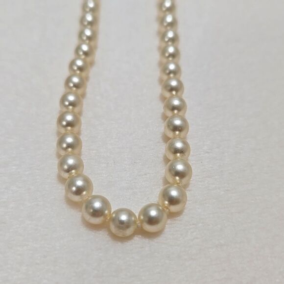 Cream Pearl Necklace - Picture 5 of 5
